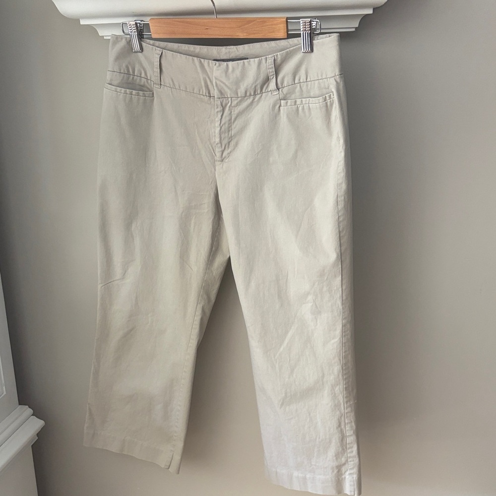 Daisy Fuentes Women's Cream Capris